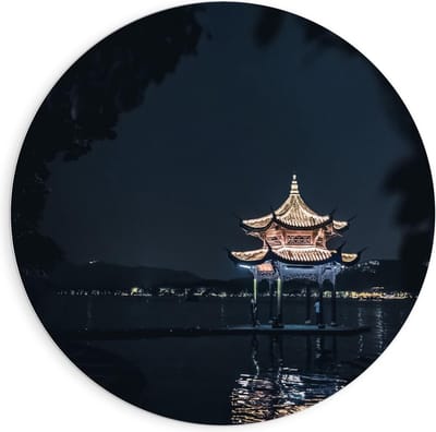 KuijsFotoprint - Schilderij - Lichtgevend Kapelletje Het Water - Zwart, Blauw En Goud - 90 X 90 Cm