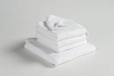 Maroyathome UNO Badtextielset - Badhanddoeken set - Bevat 3 Handdoeken 50x100 - 1 Groot Badlaken 70x140 - 1 Haarhanddoek - Fairtrade Katoen - Wit