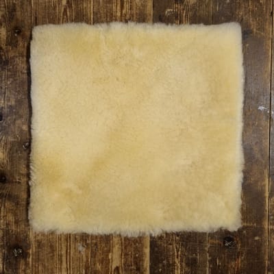 WOOOL Schapenvacht Chairpad - Medicinaal (38x38cm) VIERKANT - Stoelkussen - 100% Echt - Eenzijdig