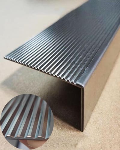 Antislip trapbescherming - Traprand strips - Veiligheid verbeteren - Roestvrij staal - 130 cm lengte - Metaal