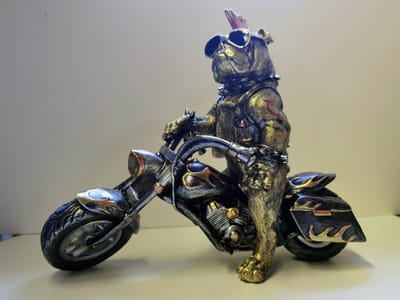 Bulldog- Motor - Beeld - Polyresin - Goud - Formano - 33x28x15cm - Decoratie - Cool!!