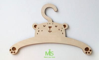 Gepersonaliseerde babyhangers, babyshowercadeaus/ sinterklaas /cadeau met een naam, houten hanger voor baby, hanger voor kinderkleding, garderobe-organisator/kraam cadeau