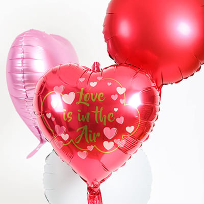 Folat - Folieballon Hartvormig Love is in the Air - 45 cm - Valentijnsdag versiering - Valentijnsdag cadeau - valentijnsdag