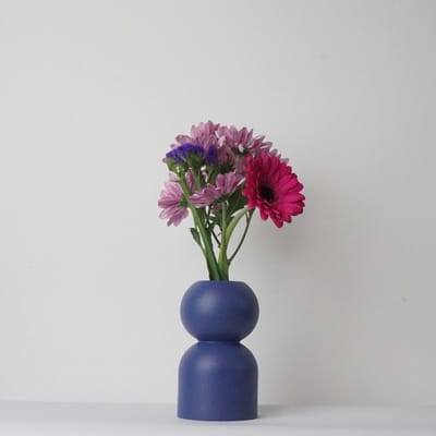 LEMON LILY Houten Vaas 'Low' – Blauw – Ø 8,5 × 14 cm – Inclusief Glazen Buisje – Handgemaakt Design vaas