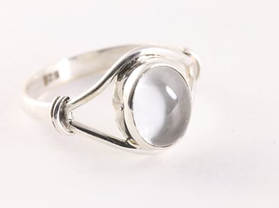 Opengewerkte zilveren ring met bergkristal - maat 18.5