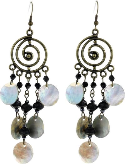 Behave - spiraalvormige oorhangers met schelpen - boho stijl - nikkelvrij