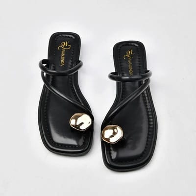 Mooie Dames Zomer Slippers Dames Sandalen Metaal Decoratie Teenslipper Flip Flop Lage Hak Schoenen Vrouw Buiten Lieve Sandalen Vrouwelijk 36 black