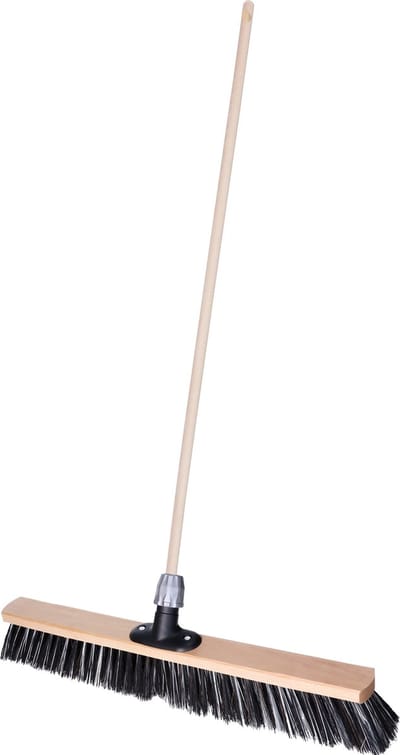 Brumag Buiten of tuin bezem Robby - Harde kop van 60 cm - Houten steel 141 cm - Met steelhouder