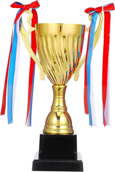 Gepersonaliseerde gouden trofeeën voor feesten, prijzen, wedstrijden en onderscheidingen voor kinderen en volwassenen