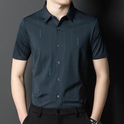 Zomer Heren Overhemden, Modieuze Koreaanse Korte Mouw Papa Kleding, Zakelijk Naadloos Gelamineerd Casual Licht Luxe Heren Overhemden, Dunne Sectie XXXXL black