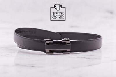 Zwarte lederen riem zonder gaatjes met automatische gesp voor heren ( Model L001 )