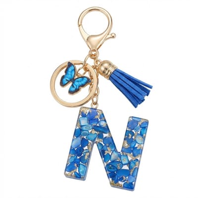 Blauwe letter N sleutelhanger met kwastje en vlinder – sleutelhanger voor dames – goudkleurige metalen keychain met acryl initiaal N hanger, decoratieve bedel en tassel