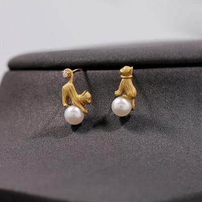 Nieuw Binnen Van Ontwerper Leuke Schattige Asymmetrische Kat Parel Oorbellen Voor Vrouwen Oude Gouden Ambacht Oorbel Feest Klassieke Sieraden black