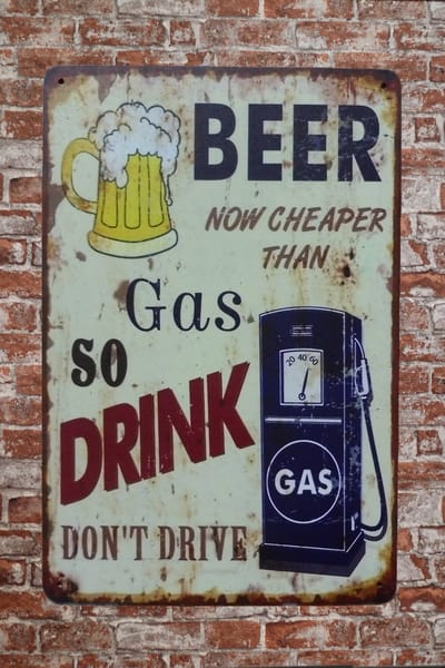 Wandbord - Beer now cheaper - Mancave - Metalen wandbord - Mancave decoratie - Bar decoratie - Tekst bord -Metal sign - Metalen borden - Wand Decoratie -Metalen bord - Bier - Beer - Retro - 20 x 30 c