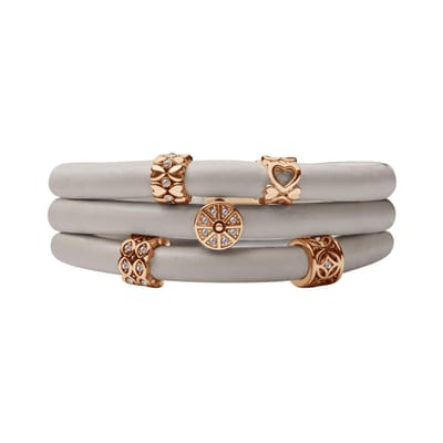 Quiges - Leren Wikkelarmband Beige 66cm met Aanschuif Bedels Roségoudkleurig - RVS Magneetsluiting - ELBS105