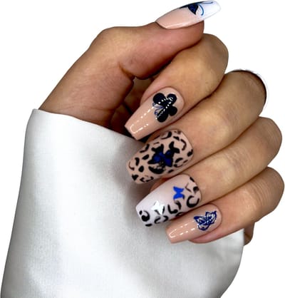 SD Press on Nails - No. 47 Mariposa - Plaknagels - Gelnagels - Handgemaakt - 20 stuks - Nude Blauw Vlinders - Gellak - Nagellak - Medium Coffin - Nail Art - Handmade - Valse nagels - Accessoires - Cosplay