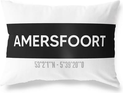 Tuinkussen AMERSFOORT - UTRECHT met coördinaten - Buitenkussen - Bootkussen - Weerbestendig - Jouw Plaats - Studio216 - Modern - Zwart-Wit - 50x30cm