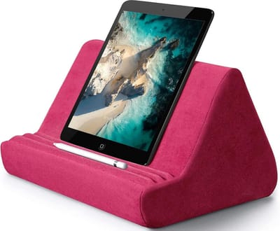 Zacht kussen met zak als tabletstandaard en leeshouder, meerdere hoeken, rozerood