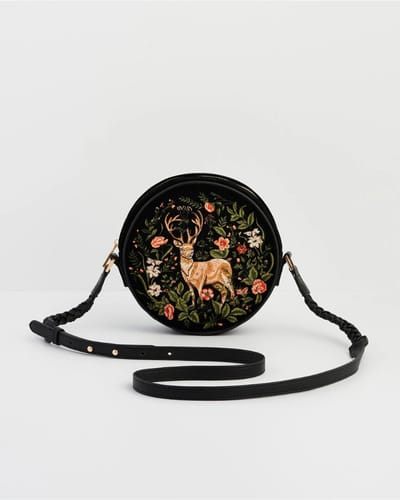 Fable England - Aurora Fawn Embroidered Black Circle Bag - Luxe Ronde Schoudertas - Geborduurd Hert Design - Elegant & Tijdloos