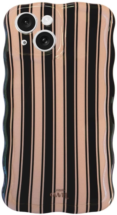 xoxo Wildhearts Glossy Wavy Case Cozy Affair (Black) telefoonhoesje - Geschikt voor iPhone 15 - Golvend hoesje - Glimmende silicone case met golven - Vlekbestendig - Hoesje met streepjes patroon - Beige / Zwart