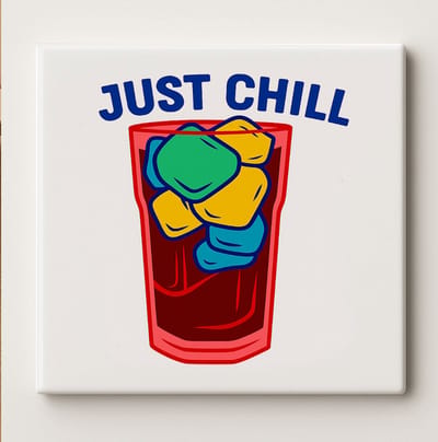Just Chill Tegel – 15x15cm Grappige Verfrissende Drank Keramische Wanddecoratie | Coole Zomerdecoratie & Cadeau voor Ontspanners