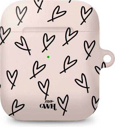 xoxo Wildhearts hoesje geschikt voor AirPods 1 / 2 - All Yours - Matte - Ook als telefoonhoesje verkrijgbaar - schokbestendige case - koptelefoon hoesje - Mat - Beschermhoes met hartjesprint - hartjes - Beige - Zwart