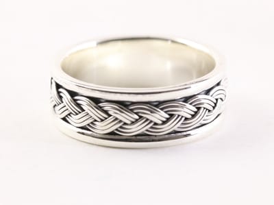 Zware zilveren ring met vlechtmotief - maat 17