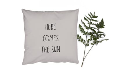 Sierkussens - Kussentjes Woonkamer - 40x40 cm - Here comes the sun - Tekst - Quotes - Zon - Zomer