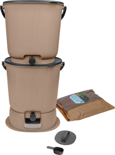 Skaza Bokashi Essential Bio Afvalbak Keukenset (2 x 15,3 liter) + Onderstel - Compostbak keuken en tuin van gerecycled plastic - Starterset + incl. 1 kg Fermentatiestarter - Cappuccino