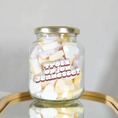 Gepersonaliseerd Cadeau Trots Op Jou - Snoeppot met Eigen Naam - Geslaagd Cadeau - Rijbewijs Gehaald Cadeau - Cadeau Zwemdiploma - Glazen Snoeppot met Hartjes 200 gram