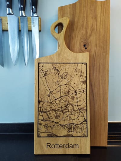 Borrelplank met stadskaart Rotterdam - Massief Eikenhout – 50cm Lang