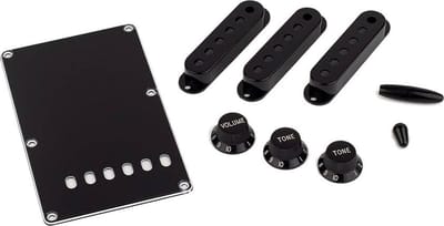 Allparts PG0549023 Accessoirekit voor Strat, zwart, 3-laags achterplaat