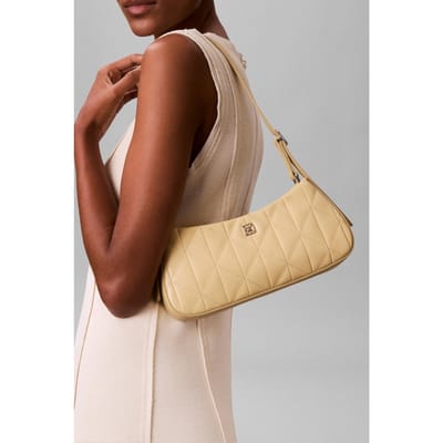 Calvin Klein Quilted Small Shoulder Bag Parsnip Maat: OS | Handtassen Outlet | Dames | Beige