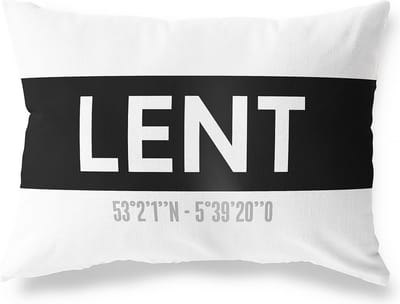 Tuinkussen LENT - GELDERLAND met coördinaten - Buitenkussen - Bootkussen - Weerbestendig - Jouw Plaats - Studio216 - Modern - Zwart-Wit - 50x30cm