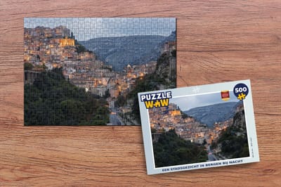 Puzzel Een stadsgezicht in bergen bij nacht - Legpuzzel - Puzzel 500 stukjes