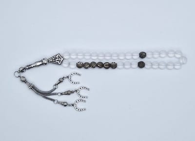 Handgemaakte naam tasbih 33 Kralen Natuursteen “Selenite” - met metaal tassel “Hoefijzer"- Met je naam of de naam van uw geliefde- 8 mm diameter van de korrel