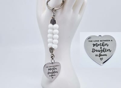 Handgemaakte Natuurstenen Sleutelhanger "Witte agaat "- Met metaal hanger - 8 mm diameter van de korrel- Mooie accessoire en decoratie voor de auto-Vaderdag Cadeau -Moderdag Cadeau - Cadeau vrienden
