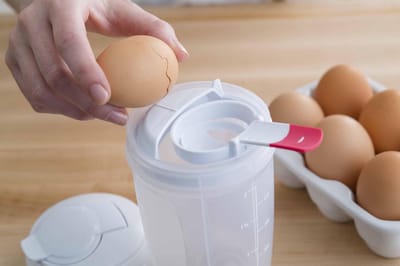 BlenderBottle Whiskware | Eiermixer | Inhoud 0.59 Liter | De mooiste omelet! Met ingebouwde eigeel scheider. Geen rommel en nooit morsen.