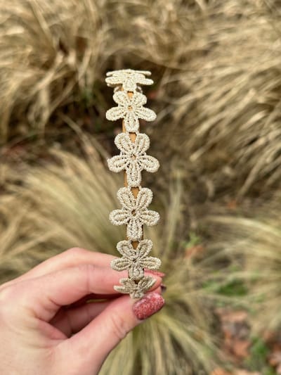 Diadeem - Meisjes diadeem - Haarband met gouden bloem - Meisjes haarband - Haarbandjes - Haaraccessoires - Haaraccessoires voor meisjes - Handmade - Gouden diadeem - Bruiloft - Haaraccessoires Bruiloft - Cadeautje -
