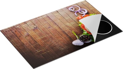 Chefcare Inductie Beschermer Hamburger op Bruine Houten Planken - 85x52 cm - Afdekplaat Inductie - Kookplaat Beschermer - Inductie Mat