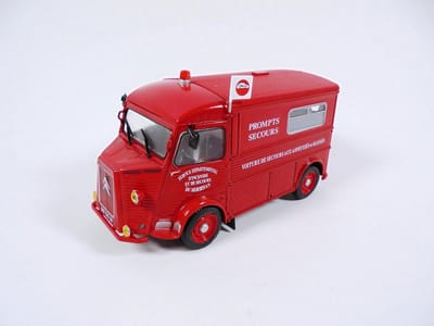 Brandweerwagen Model - Reddingsvoertuig Schaalmodel - Hobby Verzamelen - Gedetailleerd Metaalontwerp - 1/43 Schaal - Rood
