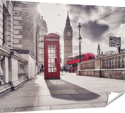 Gards Tuinposter Rode Telefooncel in Londen bij de Big Ben - 160x120 cm - Tuindoek - Tuindecoratie - Wanddecoratie buiten - Tuinschilderij