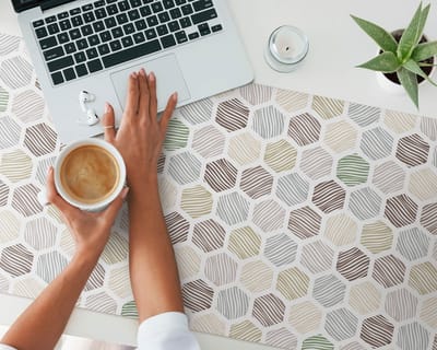 Antislip decoratieve vinylmat met zeshoeken en strepen, 120x60 cm