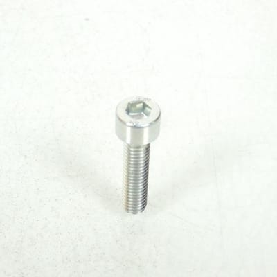 schroef btr voor bromfiets peugeot 50 vos 2012 1174207312 / m6 p1.00 l25mm nieuw