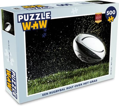 Puzzel Een rugbybal rolt over het gras - Legpuzzel - Puzzel 500 stukjes