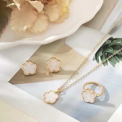 Sara Shop - Klaver design-ketting klaver- Sieraden set Klaver-motief Geluksklaver-Sieraden met klaver-Fashion sieraden-Bijzondere oorbellen-Statement ketting-Elegante ring-Unieke sieraden-Cadeau voor haar