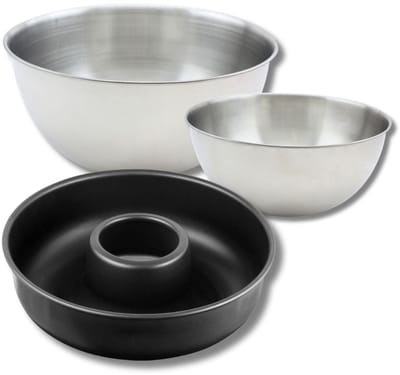 Set bestaande uit 1 Savarinvorm 28 cm, 1 spatel Zenker en 2 mengkommen van roestvrij staal Fackelmann