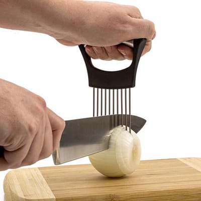 CHPN - Uienkam - Groentesnijder - Zwart - Snijhulp - Keukenhulp - Vork voor uien - Aardappels - Groente - Keukentool