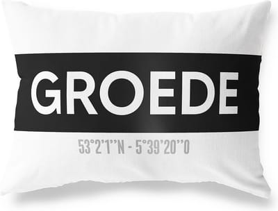 Tuinkussen GROEDE - ZEELAND met coördinaten - Buitenkussen - Bootkussen - Weerbestendig - Jouw Plaats - Studio216 - Modern - Zwart-Wit - 50x30cm