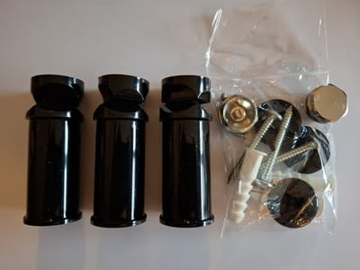 Bevestigings set voor de zwarte Radiatorconnect handdoekradiatoren.